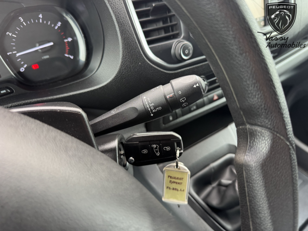 Peugeot Expert (3) 1.5 BLUEHDI 120 S&S STANDARD Asphalt 4 portes  (août 2020)