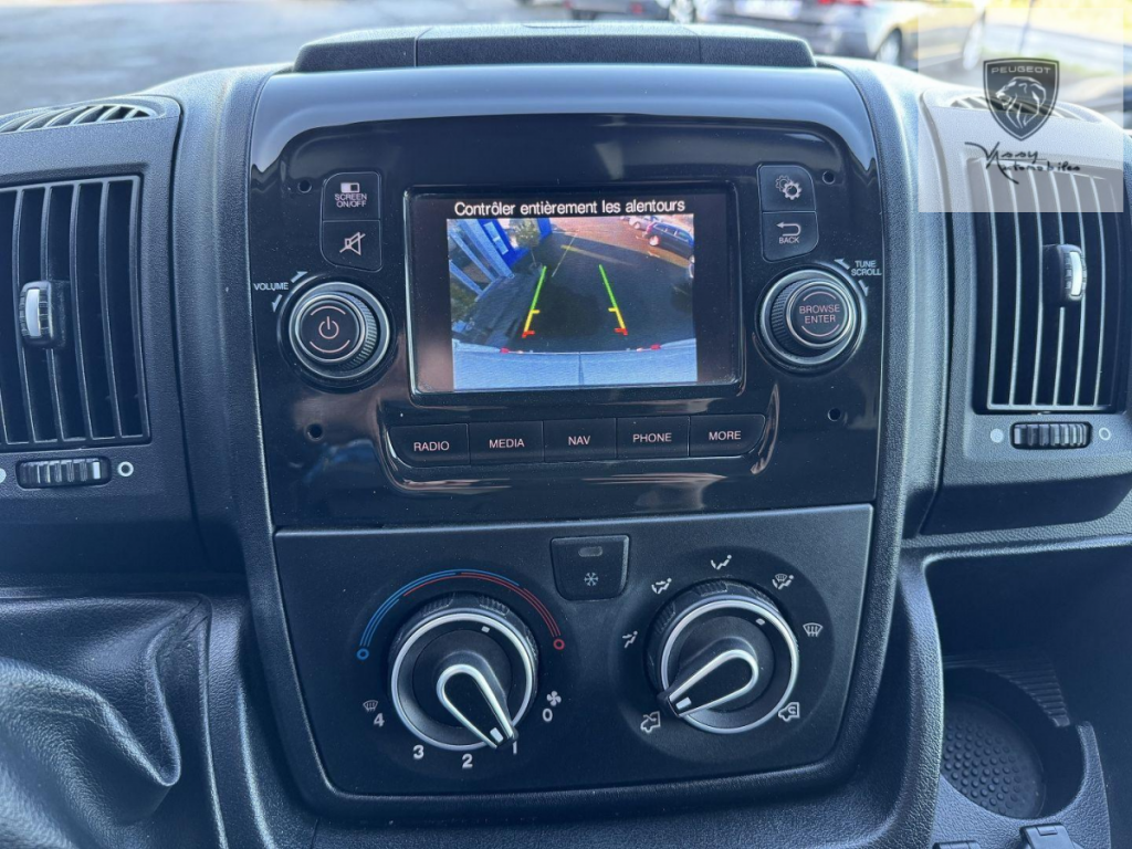 Peugeot Boxer (2) BlueHDi 140 S&S ASPHALT 333 L2H2 4 portes  (nov. 2021)