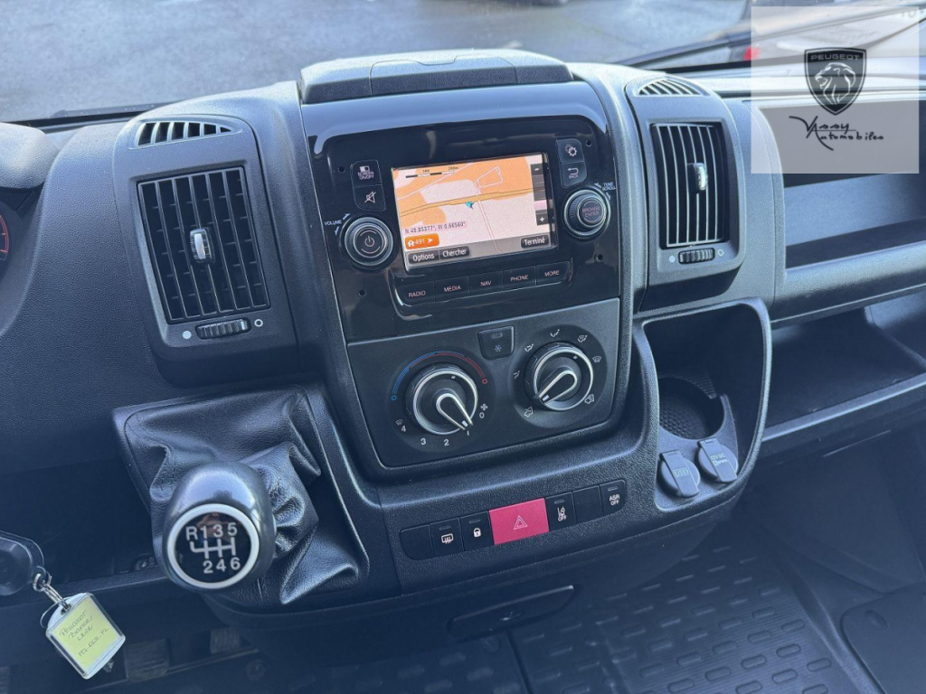 Peugeot Boxer (2) BlueHDi 140 S&S ASPHALT 333 L2H2 4 portes  (nov. 2021)