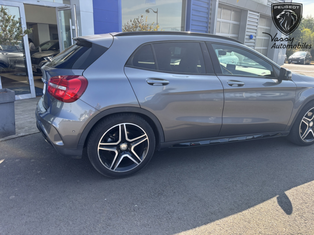 Mercedes Classe GLA GLA 220 d Fascination BVA7 (245)  5 portes  (avril 2016) (co2 115)