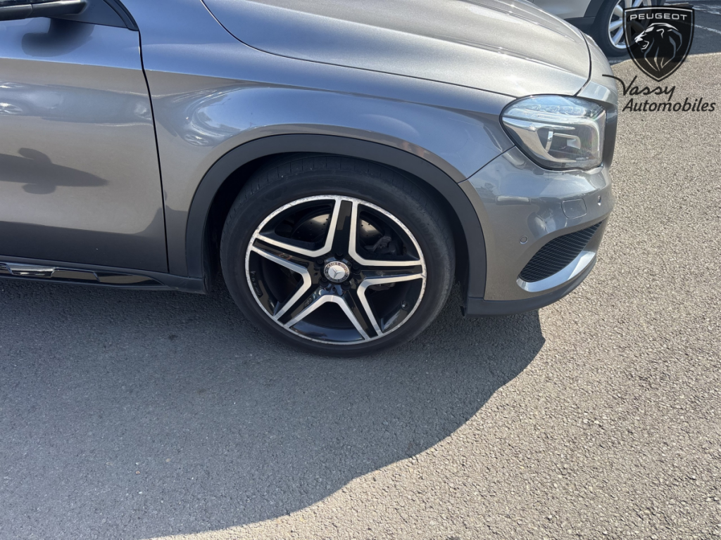 Mercedes Classe GLA GLA 220 d Fascination BVA7 (245)  5 portes  (avril 2016) (co2 115)