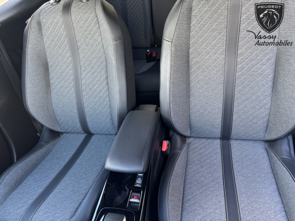 Peugeot 2008 (2) BLUEHDI 130 S&S EAT8 GT 5 portes  (sept. 2023) (co2 131)